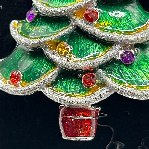 Macy’s Holiday Lane Festive Christmas Tree brooch with Multicolor Accents - Picture 6 of 9